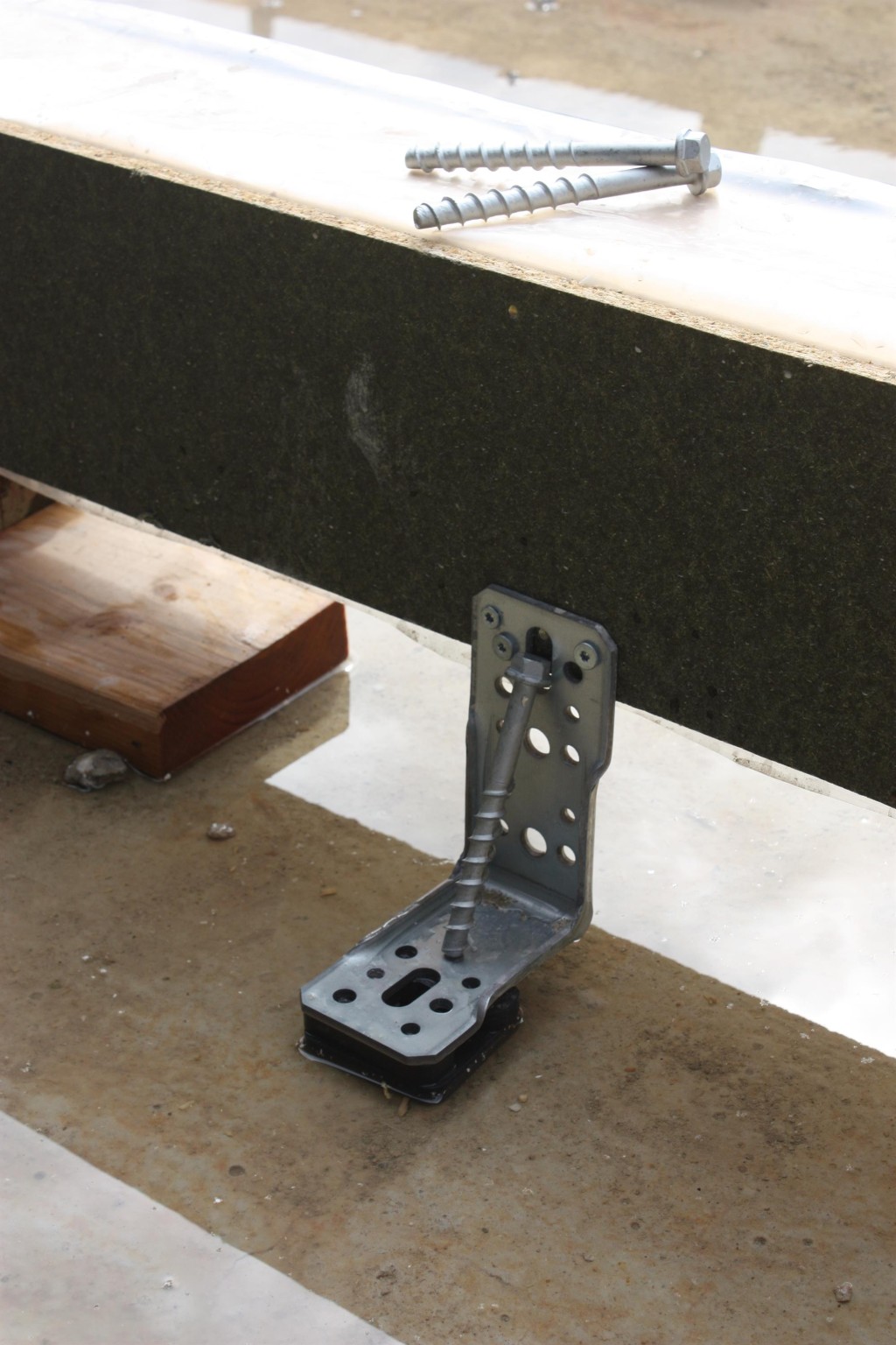 A steel hex head masonry screw with a specially hardened thread, designed for direct fixing into concrete, brick, and block without a plug.