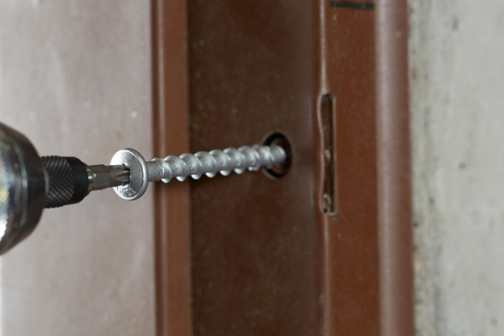 A steel 6×30mm pan head masonry screw with a specially hardened thread, designed for direct fixing into concrete, brick, and block without a plug.