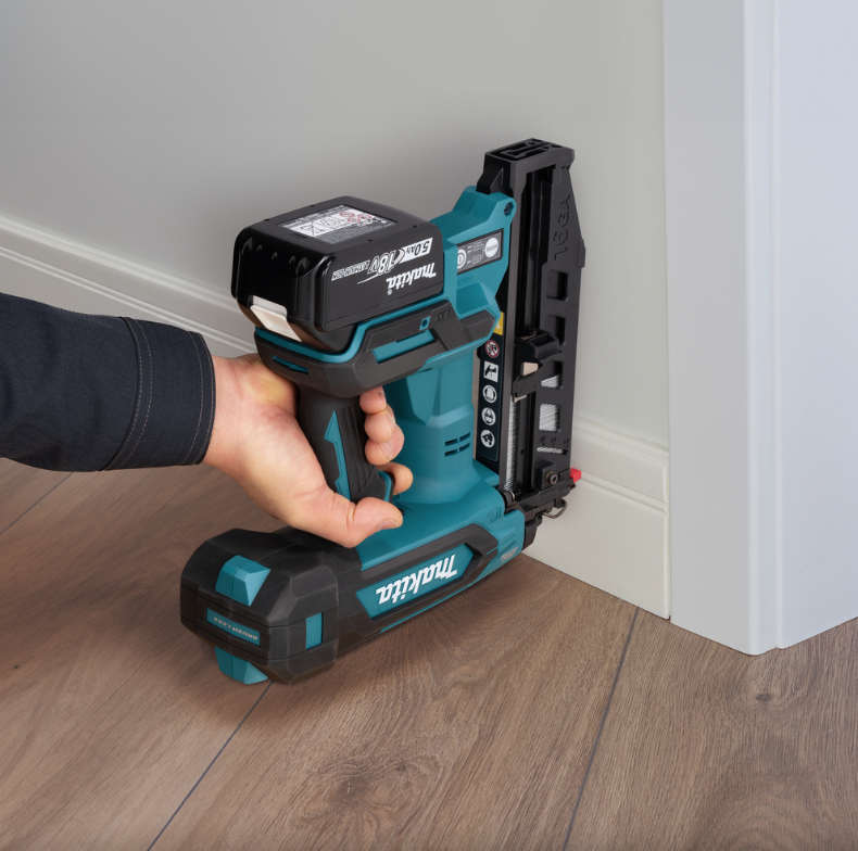makita finishing nail gun and batteries,