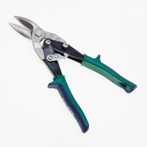 A pair of compound-action tin snips with serrated blades and colour-coded handles indicating the cutting direction.,