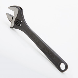 A Gedore adjustable spanner with a smooth-jaw jaw opening controlled by a worm-gear wheel, suitable for a range of nut sizes.