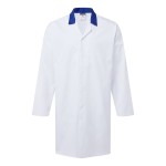 A white jacket featuring functional pockets, suitable for a wide range of outdoor and site work applications.