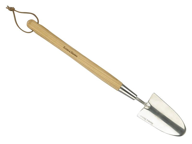 A trowel with a polished steel blade and an ergonomic handle, for applying and finishing mortar, plaster, and adhesive.