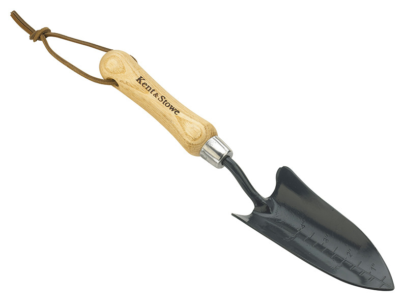 A trowel with a polished steel blade and an ergonomic handle, for applying and finishing mortar, plaster, and adhesive.