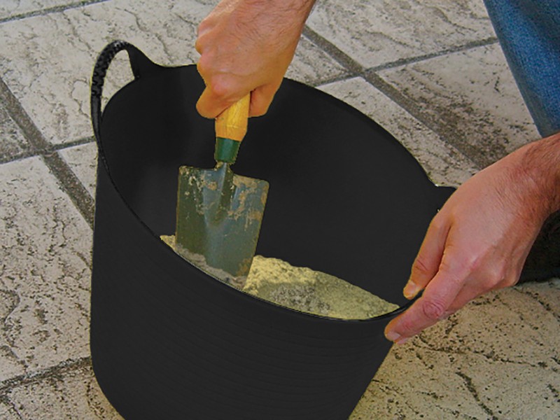 A Faithfull hand tool with a metal working end and an ergonomic handle, designed for general construction and maintenance tasks.