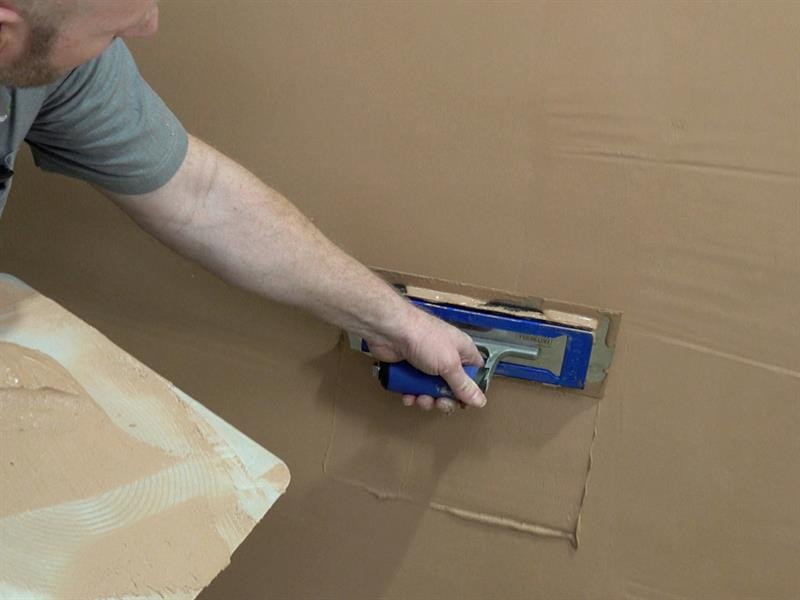 A Faithfull trowel with a polished steel blade and an ergonomic handle, for applying and finishing mortar, plaster, and adhesive.