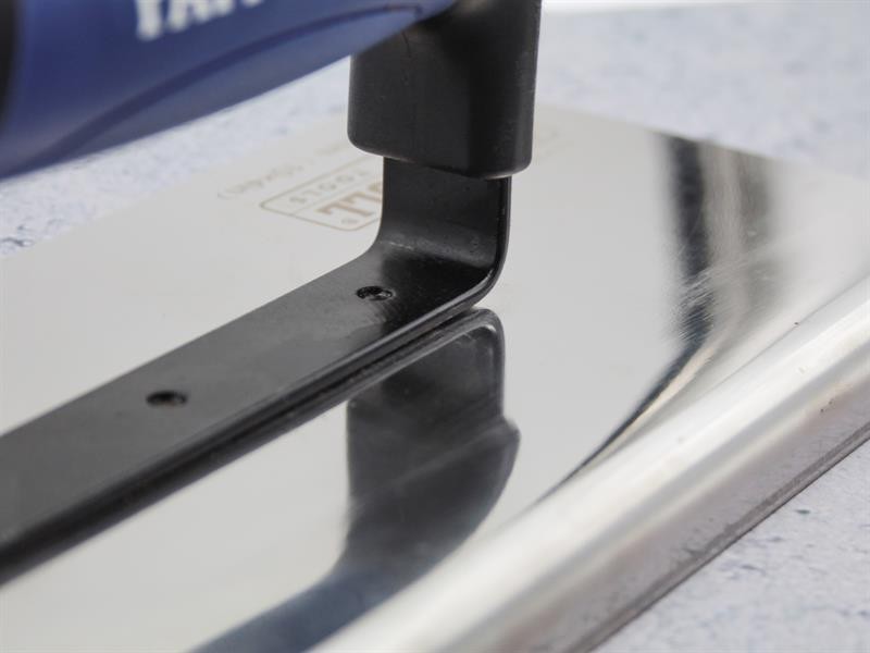 A Faithfull trowel with a polished steel blade and an ergonomic handle, for applying and finishing mortar, plaster, and adhesive.