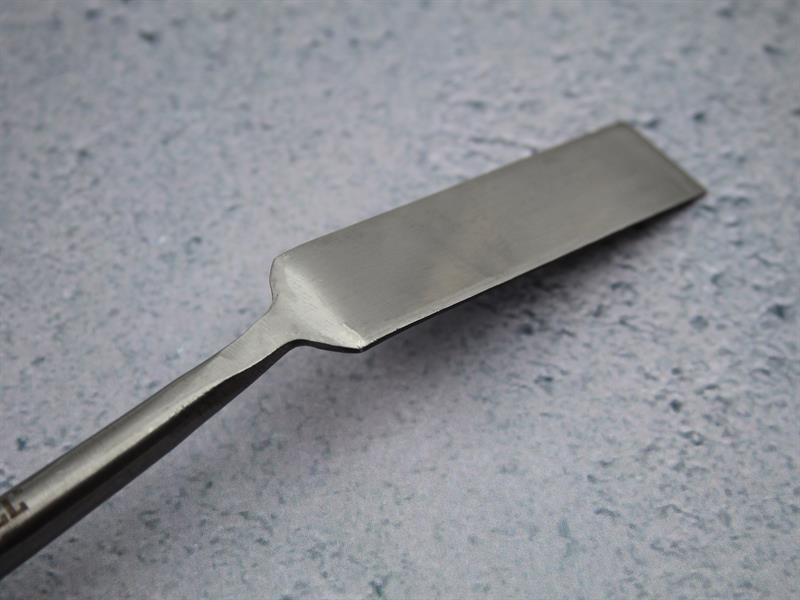 A Faithfull trowel with a polished steel blade and an ergonomic handle, for applying and finishing mortar, plaster, and adhesive.
