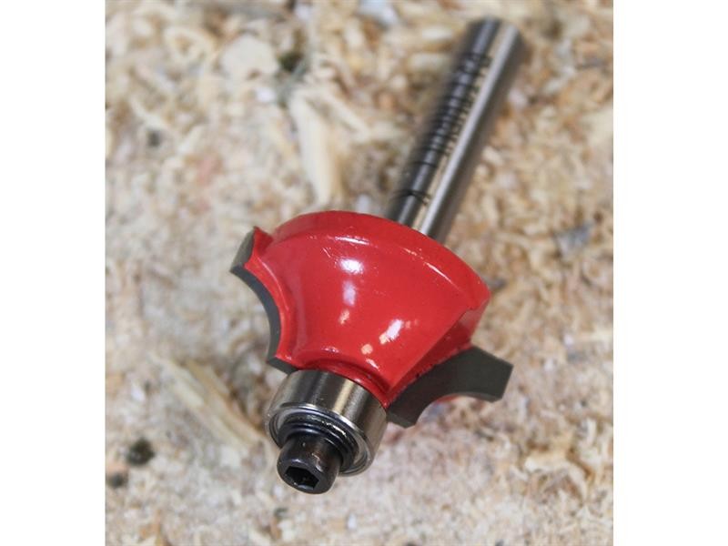 A Faithfull plunge router with a fine depth adjuster and a guide fence, for cutting grooves, rebates, and profiles in timber.