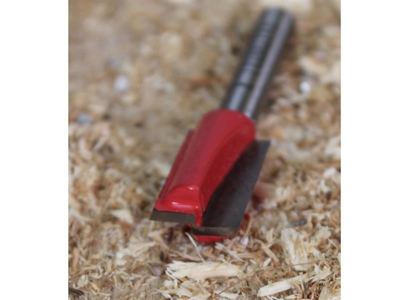 A Faithfull plunge router with a fine depth adjuster and a guide fence, for cutting grooves, rebates, and profiles in timber.