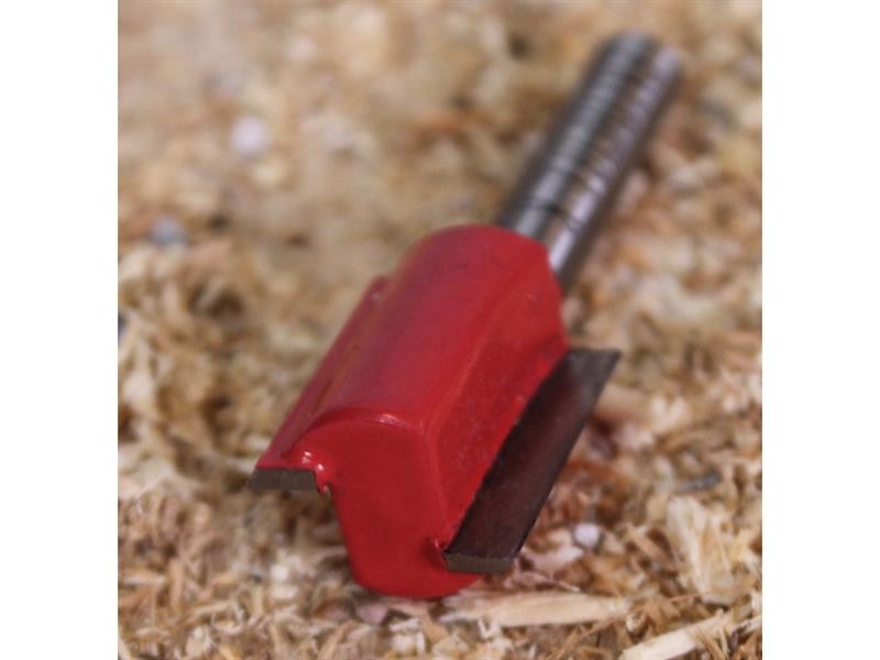 A Faithfull plunge router with a fine depth adjuster and a guide fence, for cutting grooves, rebates, and profiles in timber.