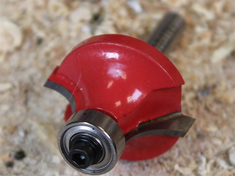 A Faithfull plunge router with a fine depth adjuster and a guide fence, for cutting grooves, rebates, and profiles in timber.