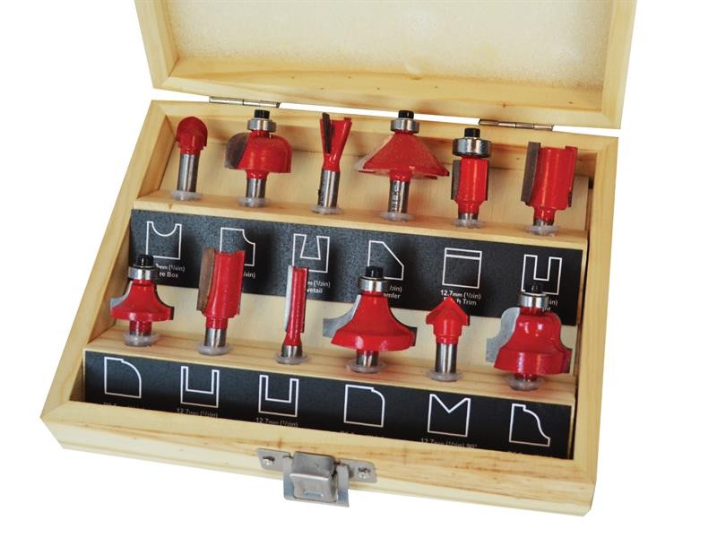 A Faithfull plunge router with a fine depth adjuster and a guide fence, for cutting grooves, rebates, and profiles in timber.