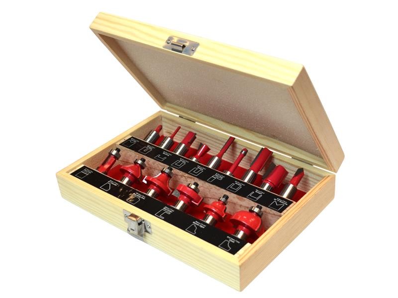A Faithfull plunge router with a fine depth adjuster and a guide fence, for cutting grooves, rebates, and profiles in timber.