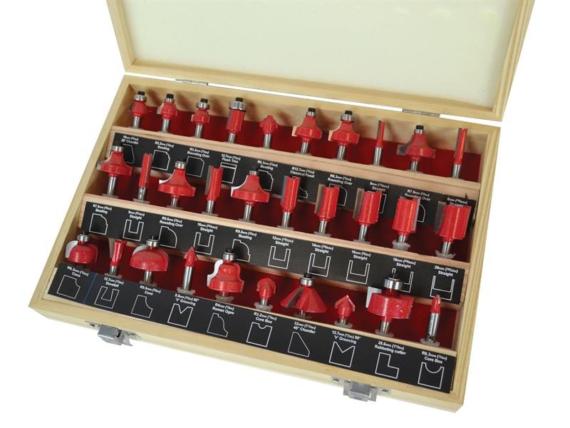 A Faithfull plunge router with a fine depth adjuster and a guide fence, for cutting grooves, rebates, and profiles in timber.