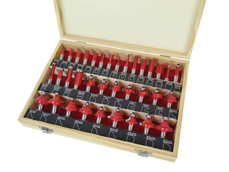 A Faithfull plunge router with a fine depth adjuster and a guide fence, for cutting grooves, rebates, and profiles in timber.