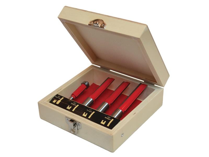 A Faithfull plunge router with a fine depth adjuster and a guide fence, for cutting grooves, rebates, and profiles in timber.