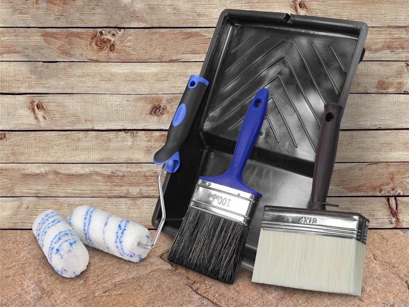 A tin of Faithfull protective metal paint for long-lasting rust protection on ferrous metal surfaces.,