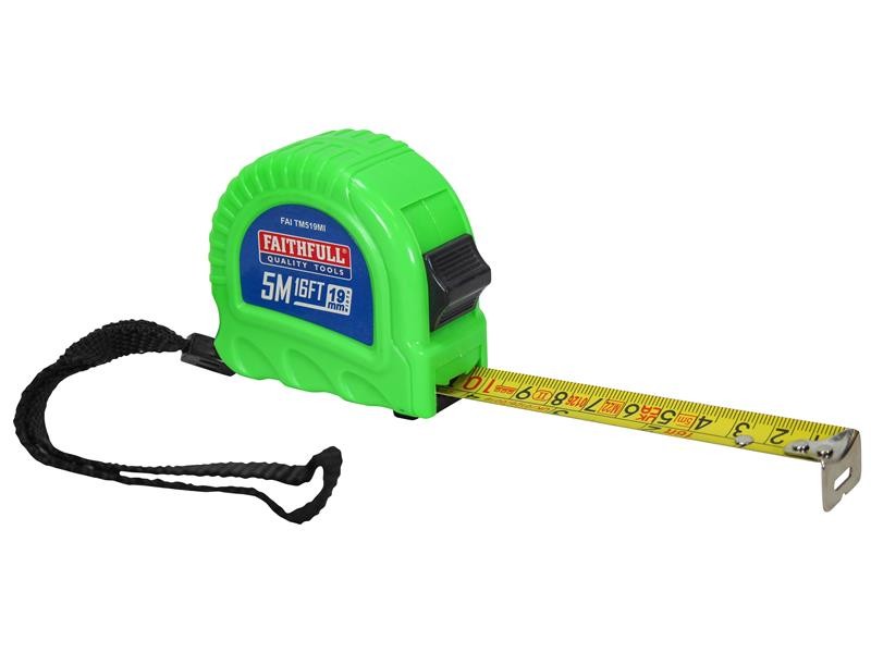 A Faithfull 519m retractable tape measure with a 19mm-wide blade, a rubberised case, and a belt clip, for general site measurement.