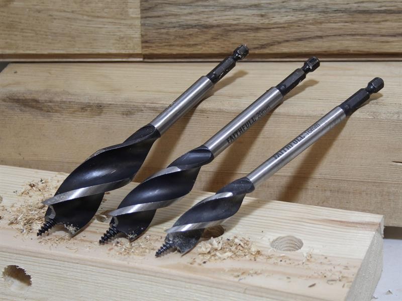 A set of 3 Faithfull screwdrivers with colour-coded handles covering a range of flathead and Phillips sizes.,