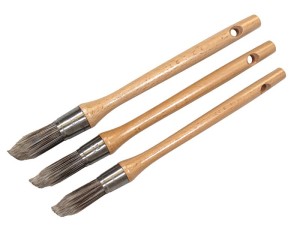A brush with natural or synthetic bristles and an ergonomic handle, for applying coatings or cleaning surfaces.