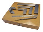 A marking tool with a hardened scribing tip or pencil lead, used for accurately marking cut lines on timber, metal, and masonry.